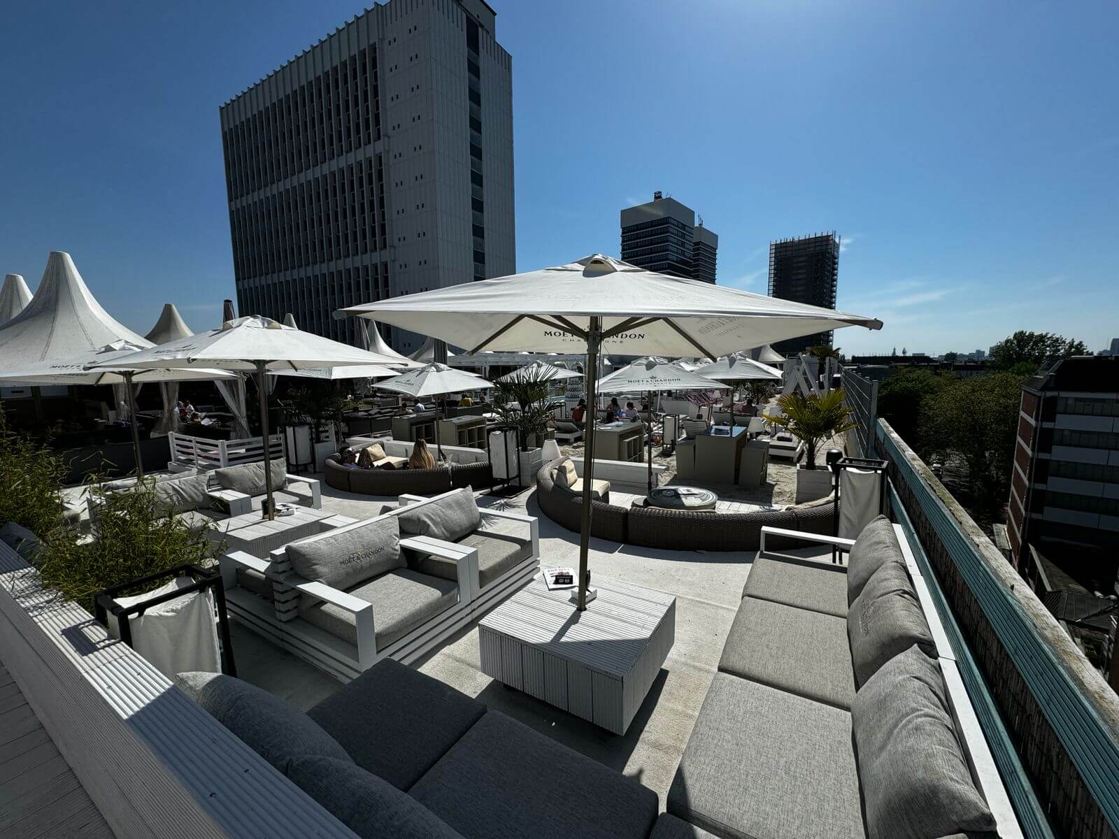 LASCANA Beach Club powered by SKY & SAND