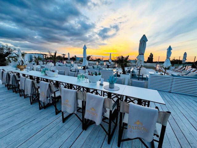Hier könnte Ihr Sommerfest sein!
Feiern Sie mit Ihrem Team im Lascana Beach Club powered by Sky & Sand – mit den Füßen im Sand, einem Drink in der Hand und dem schönsten Sonnenuntergang Hamburgs direkt vor Augen.
Ob Firmenfeier, Sommerfest oder exklusives Get-together – bei uns wird jedes Event unvergesslich.

Jetzt buchen & den Sommer genießen!
https://skyandsand-hamburg.de/corporateevents

@skyandsandbeachclubhamburg 

#LascanaBeachClub #SkyAndSand #Sommerfest #Firmenfeier #HamburgEvents #BeachVibes #Sonnenuntergang #EventlocationHamburg #UnvergesslichFeiern #IncentiveHamburg #BeachClubVibes #skyandsandbeachclubhamburg