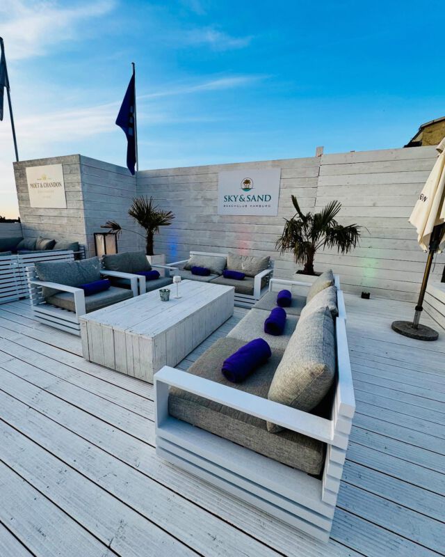 Hier könnte Ihr Sommerfest sein!
Feiern Sie mit Ihrem Team im Lascana Beach Club powered by Sky & Sand – mit den Füßen im Sand, einem Drink in der Hand und dem schönsten Sonnenuntergang Hamburgs direkt vor Augen.
Ob Firmenfeier, Sommerfest oder exklusives Get-together – bei uns wird jedes Event unvergesslich.

Jetzt buchen & den Sommer genießen!
https://skyandsand-hamburg.de/corporateevents

@skyandsandbeachclubhamburg 
#LascanaBeachClub #SkyAndSand #Sommerfest #Firmenfeier #HamburgEvents #BeachVibes #Sonnenuntergang #EventlocationHamburg #UnvergesslichFeiern #IncentiveHamburg #BeachClubVibes #skyandsandbeachclubhamburg