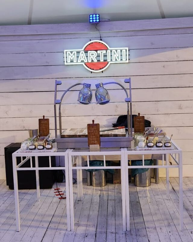 Hier könnte Ihr Sommerfest sein!
Feiern Sie mit Ihrem Team im Lascana Beach Club powered by Sky & Sand – mit den Füßen im Sand, einem Drink in der Hand und dem schönsten Sonnenuntergang Hamburgs direkt vor Augen.
Ob Firmenfeier, Sommerfest oder exklusives Get-together – bei uns wird jedes Event unvergesslich.

Jetzt buchen & den Sommer genießen!
https://skyandsand-hamburg.de/corporateevents

@skyandsandbeachclubhamburg 

#LascanaBeachClub #SkyAndSand #Sommerfest #Firmenfeier #HamburgEvents #BeachVibes #Sonnenuntergang #EventlocationHamburg #UnvergesslichFeiern #IncentiveHamburg #BeachClubVibes #skyandsandbeachclubhamburg