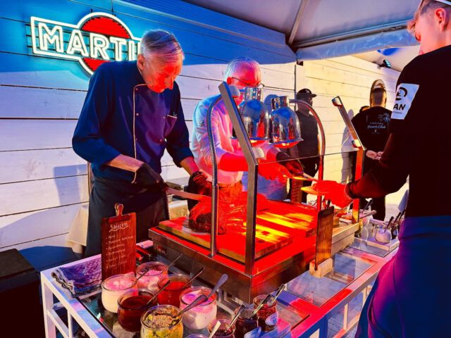 Hier könnte Ihr Sommerfest sein!
Feiern Sie mit Ihrem Team im Lascana Beach Club powered by Sky & Sand – mit den Füßen im Sand, einem Drink in der Hand und dem schönsten Sonnenuntergang Hamburgs direkt vor Augen.
Ob Firmenfeier, Sommerfest oder exklusives Get-together – bei uns wird jedes Event unvergesslich.

Jetzt buchen & den Sommer genießen!
https://skyandsand-hamburg.de/corporateevents

@skyandsandbeachclubhamburg 

#LascanaBeachClub #SkyAndSand #Sommerfest #Firmenfeier #HamburgEvents #BeachVibes #Sonnenuntergang #EventlocationHamburg #UnvergesslichFeiern #IncentiveHamburg #BeachClubVibes #skyandsandbeachclubhamburg